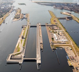 Größte Seeschleuse der Welt in den Niederlanden